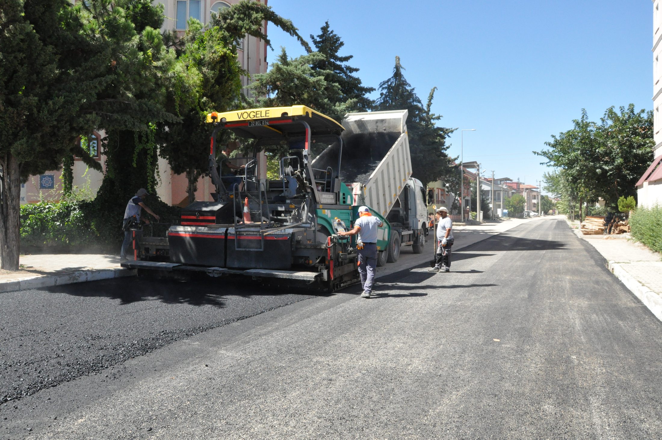 ISPARTA’DA ASFALT ÇALIŞMALARI TÜM HIZIYLA DEVAM EDİYOR