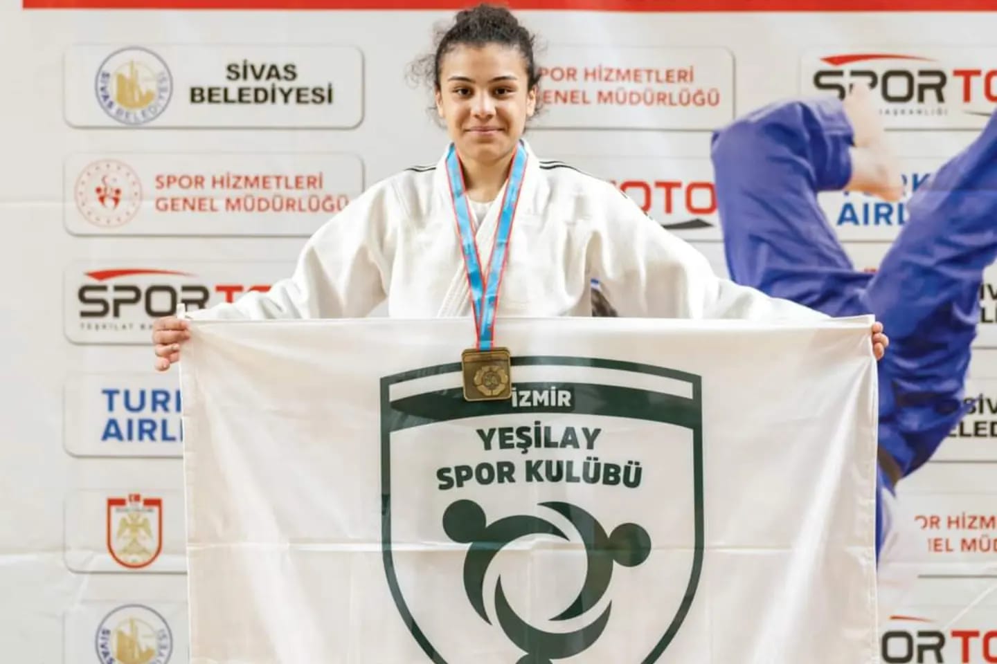 İZMİR YEŞİLAY SPOR KULÜBÜ SPORCUSU RÜYA CEYLAN, TÜRKİYE JUDO ŞAMPİYONU OLDU!