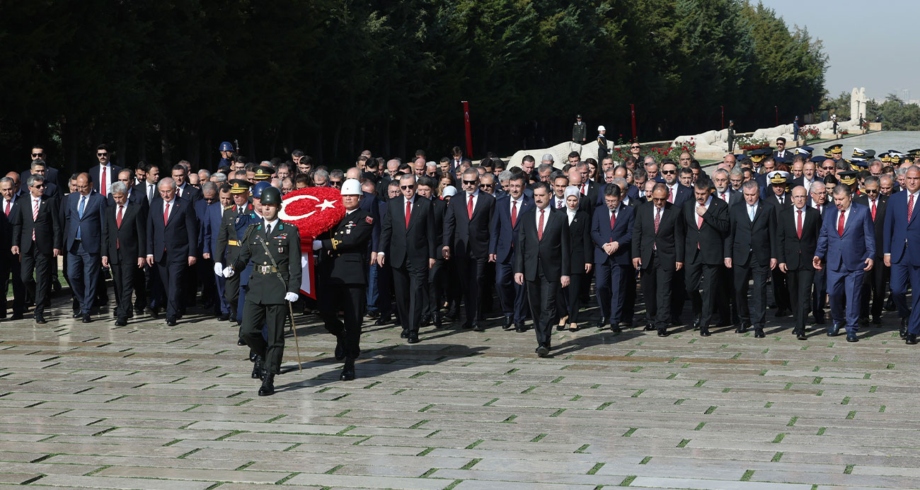 DEVLET ERKANI ANITKABİR’DE ATASINA SAYGIDAYDI