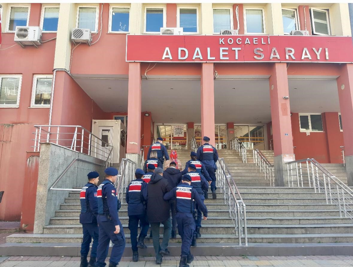 KOCAELİN’DE TERÖR ÖRGÜTÜNE DARBE