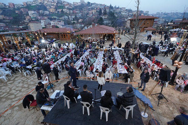 BAŞKAN TÜRKMEN ÇOCUK KÖYÜNDE İFTAR AÇTI