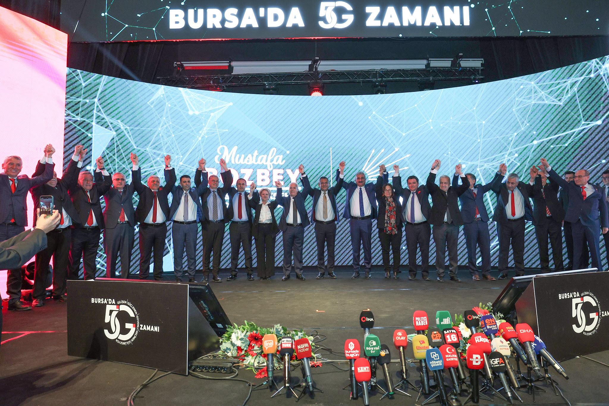 ÖZGÜR ÖZEL: BURSA’DA ZAFERİN ARİFESİNDEYİZ