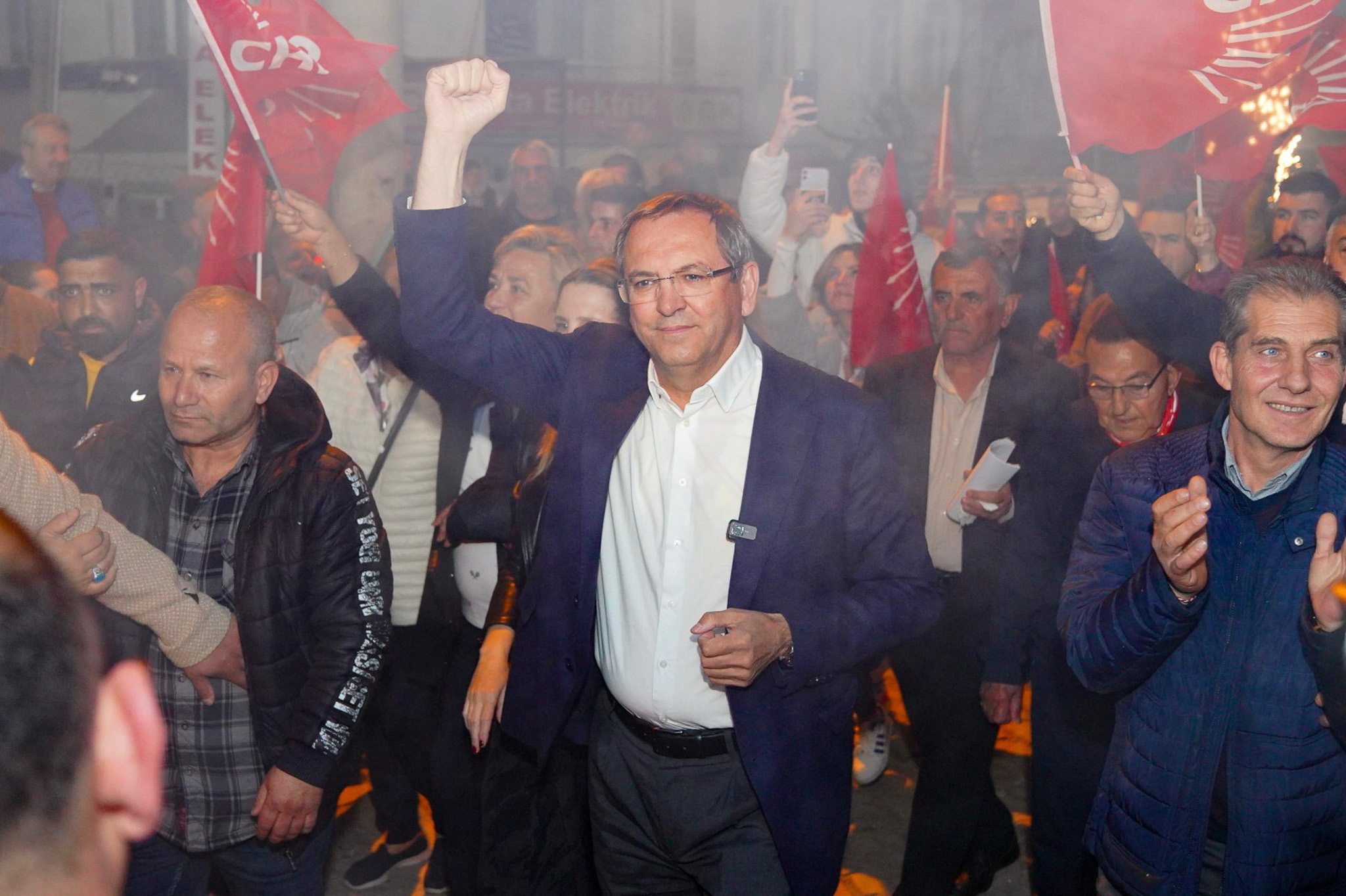 AYVALIK CUMHURİYET MEYDANI’NDA MUHTEŞEM KUTLAMA