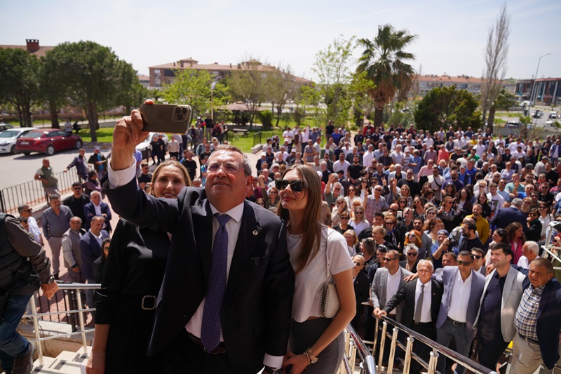 AYVALIK BELEDİYE BAŞKANI MESUT ERGİN MAZBATASINI ALDI