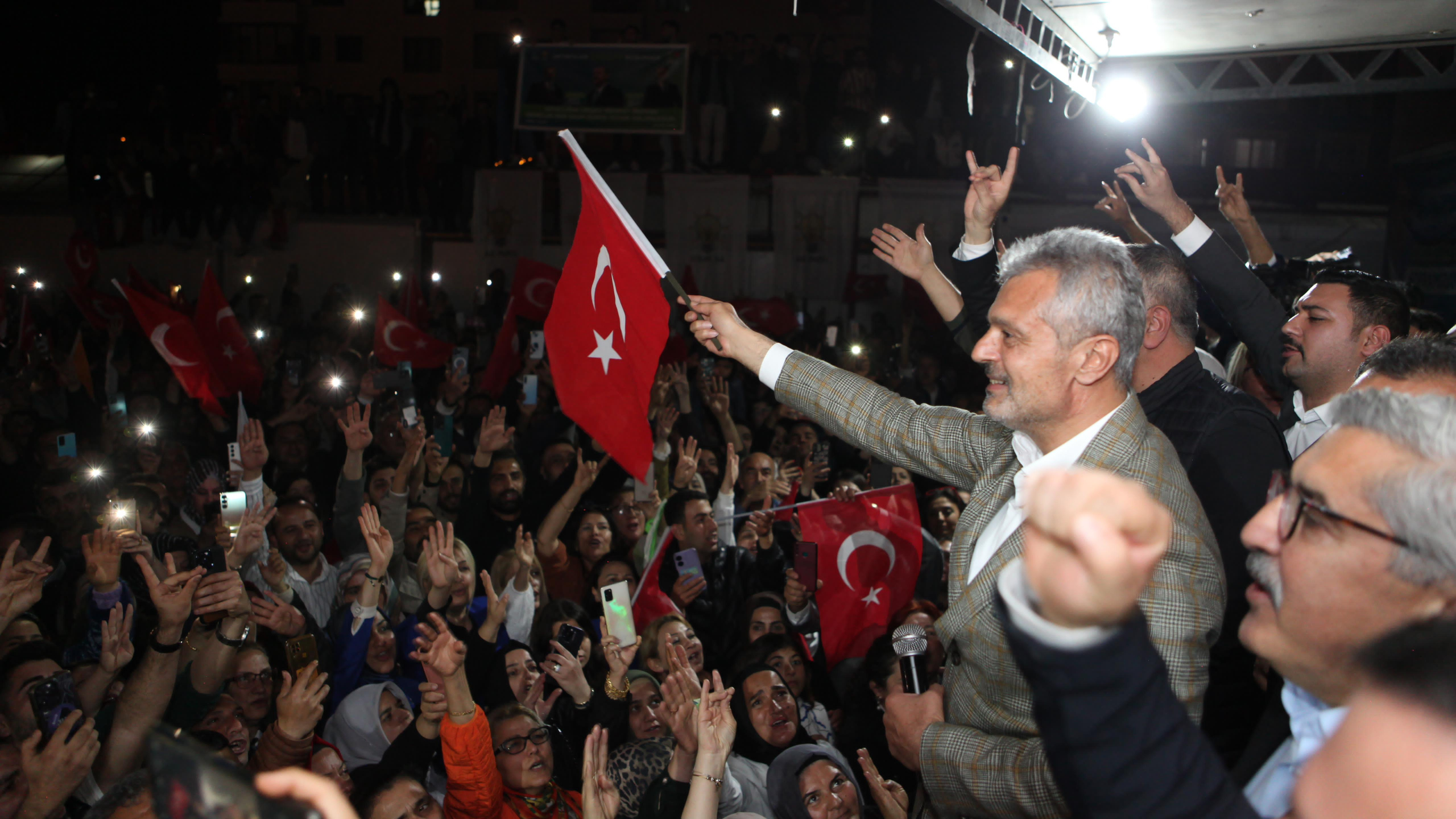 ÖNTÜRK: “HATAY’IMIZI KİRLİ ZİHNİYETTEN KJURTARDIK”